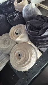 现货处理一批库存布锦纶布，经编厂下来的，门幅1米5，克重100g，二等品瑕疵品，货在浙江绍兴