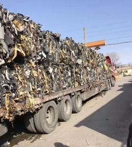 出售PVC汽车内饰边料，汽车座椅革，现货60多吨