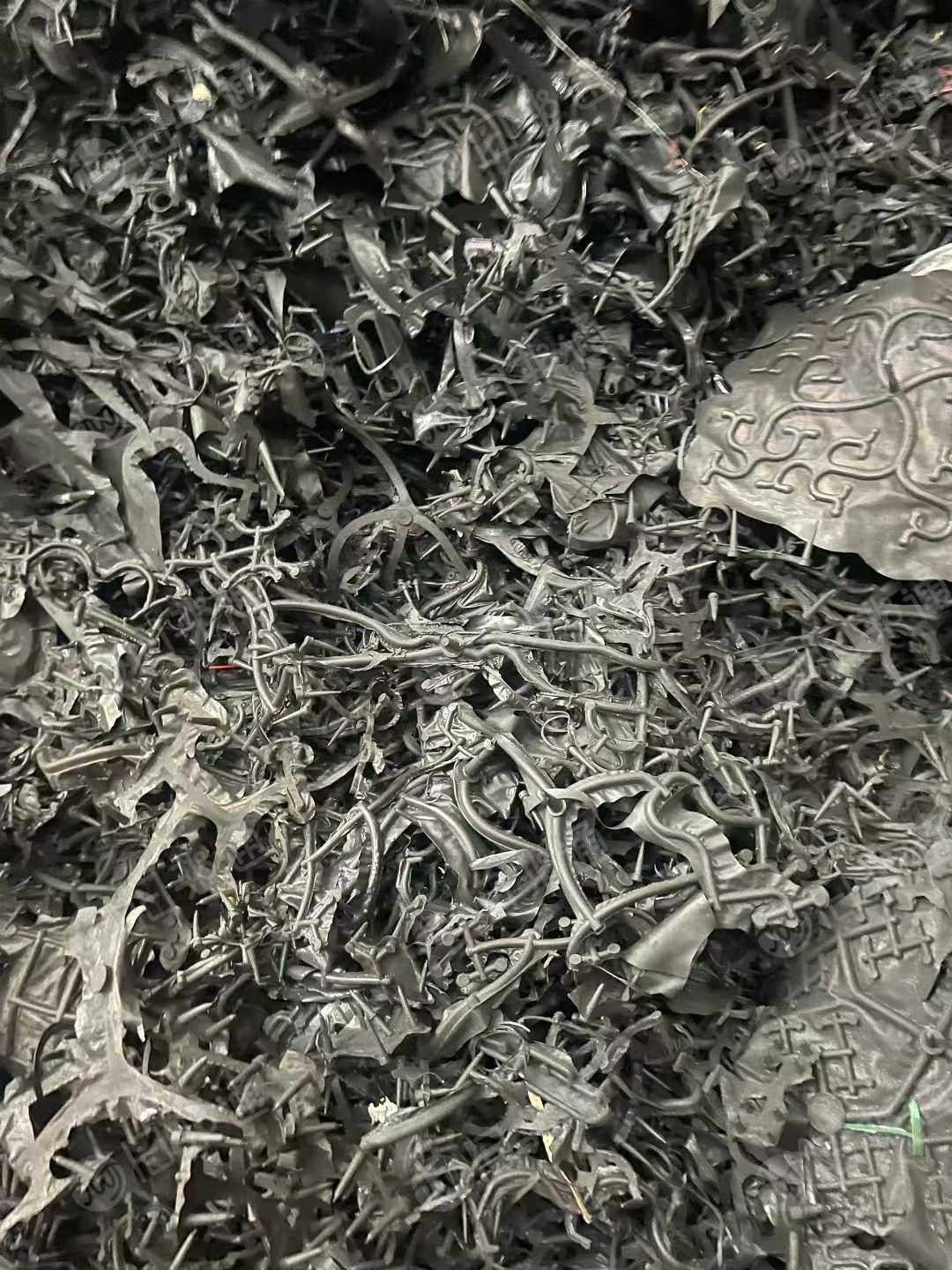 厂家长期大量收购黑色橡胶鸡爪料