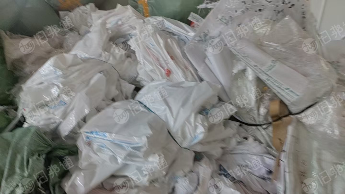 出售手提袋厂下来的PP复合opp无纺布废料，杂色的，印刷的也有，八九吨左右