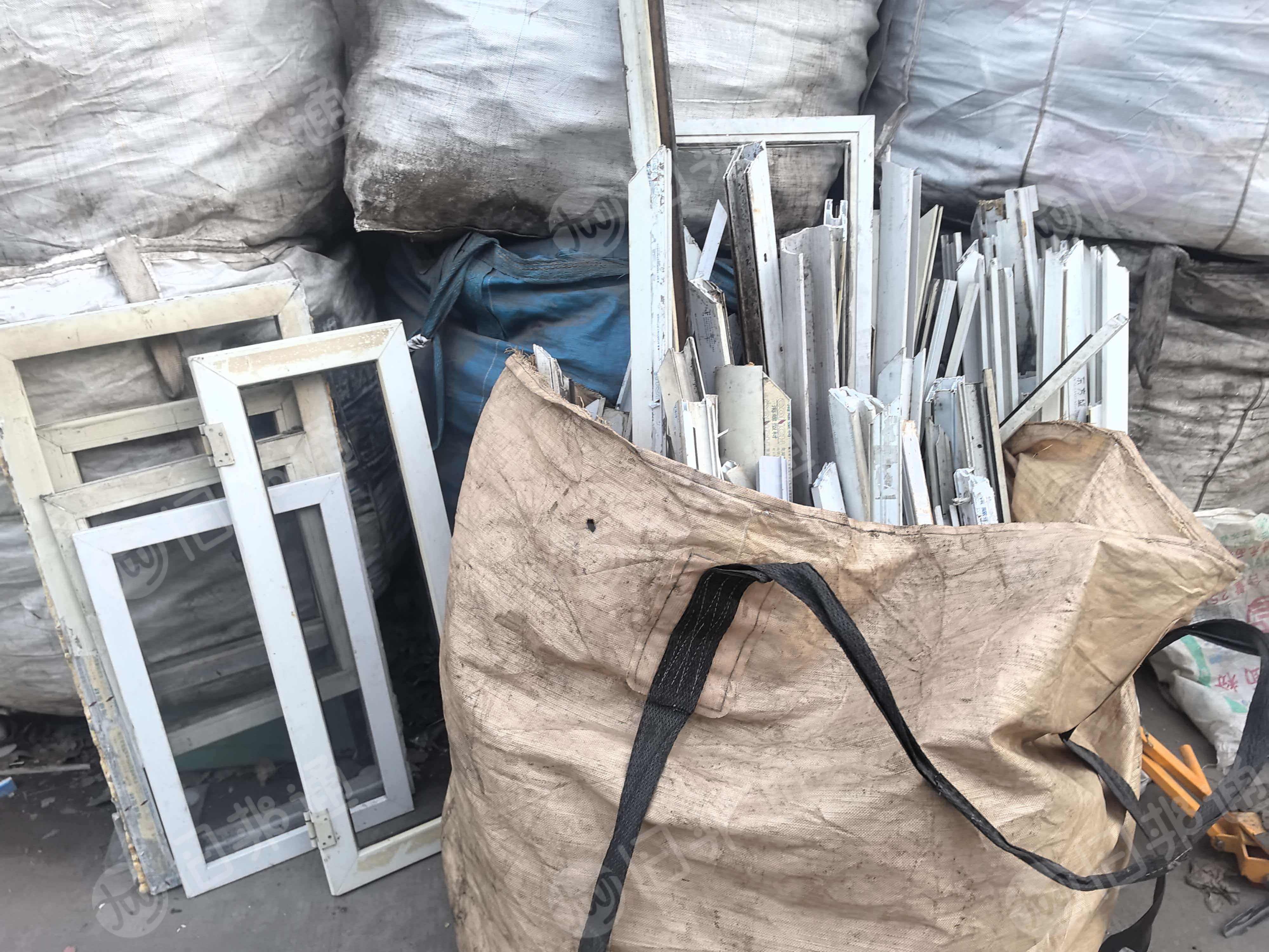 出售硬质PVC料,大小管、扣板,塑钢,都是社会料里面挑出的