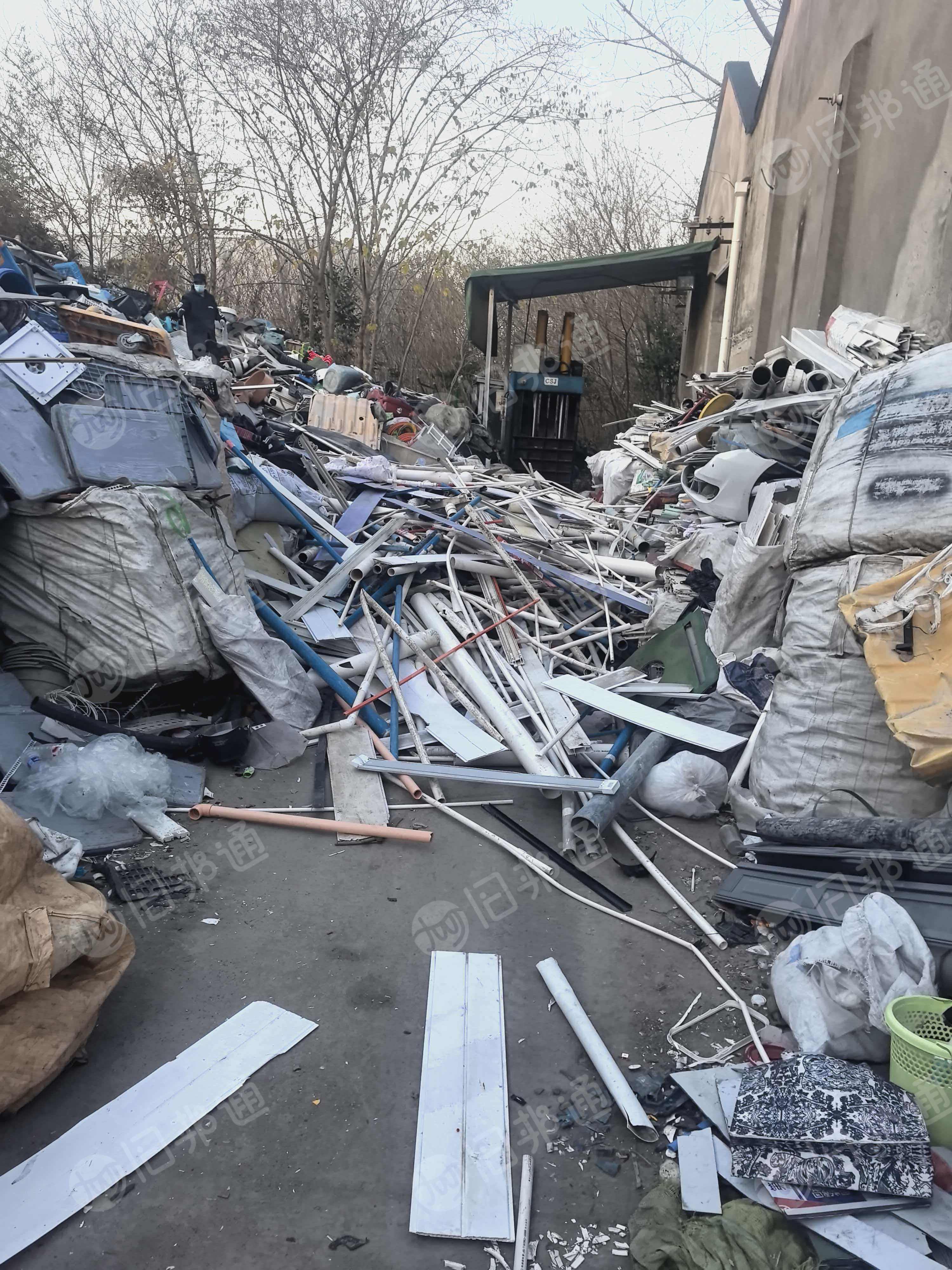 出售硬质PVC料，大小管、扣板，塑钢，都是社会料里面挑出的