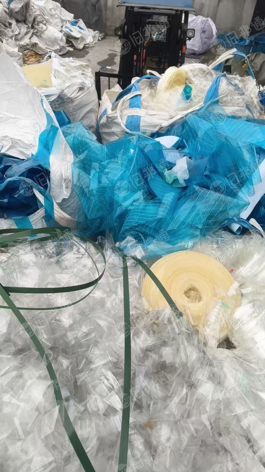 出售pet轻胶膜，卷膜跟压包的都有，花色统货一起出，现货20吨