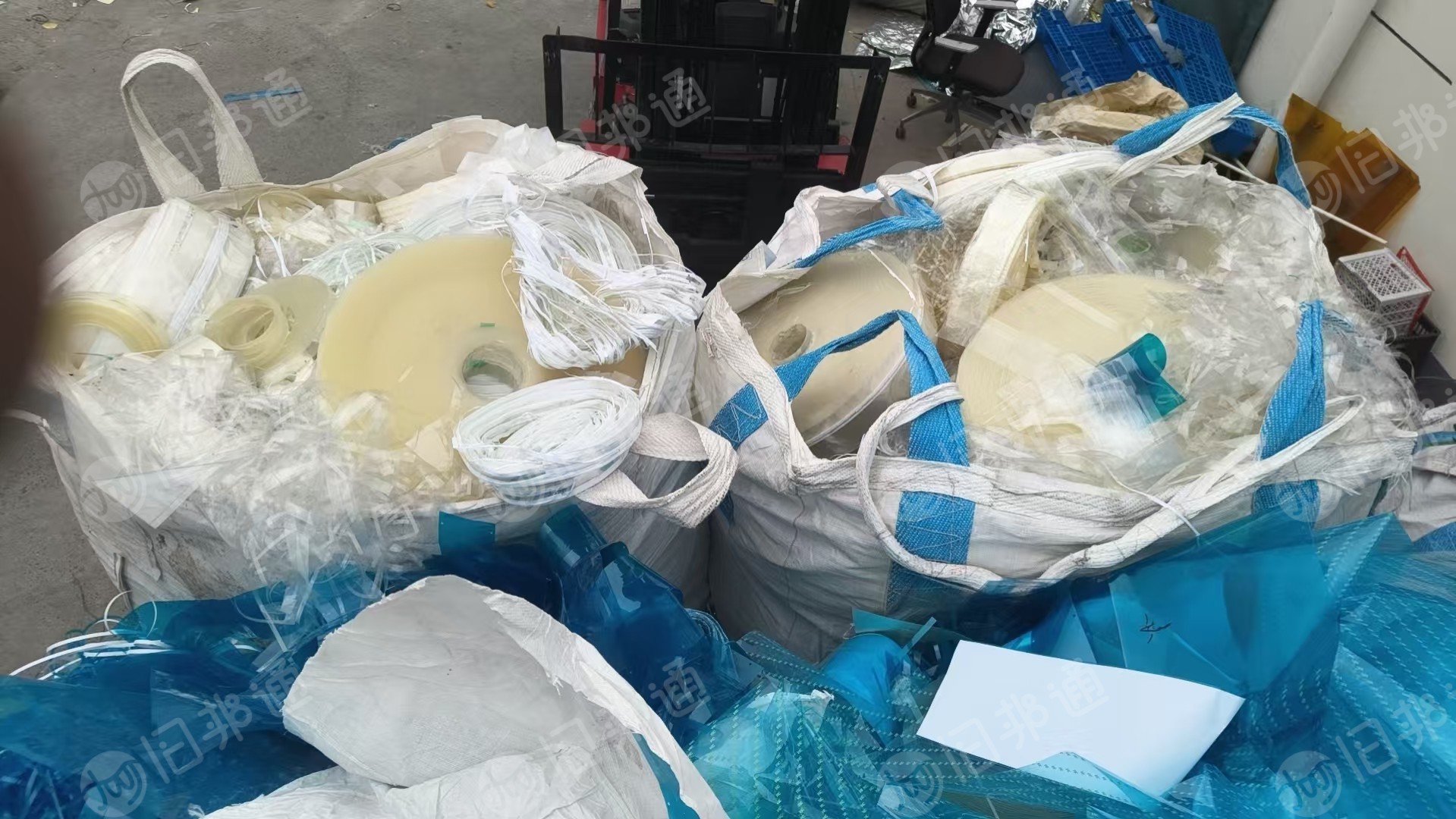 出售pet轻胶膜，卷膜跟压包的都有，花色统货一起出，现货20吨