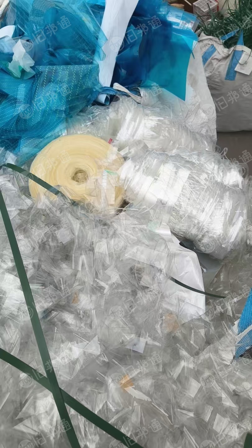 出售pet轻胶膜，卷膜跟压包的都有，花色统货一起出，现货20吨