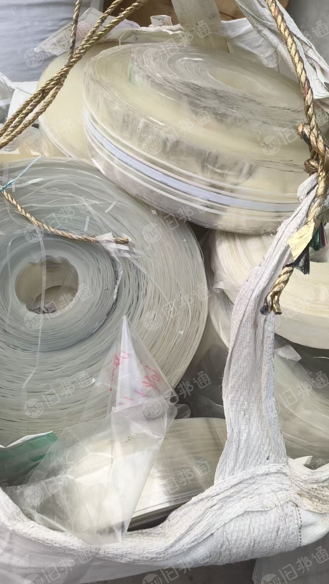 出售pet轻胶膜，卷膜跟压包的都有，花色统货一起出，现货20吨