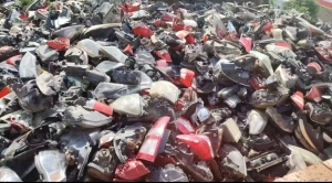 长期出售汽车厂下来的汽车大灯尾灯倒车镜毛料