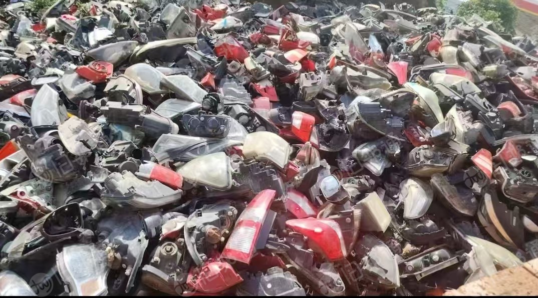 长期出售汽车厂下来的汽车大灯尾灯倒车镜毛料