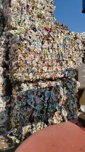 长期出售pet杂瓶砖，现货13米一车