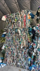 长期出售pe快递袋压包料，分拣好的，干造水洗都可以