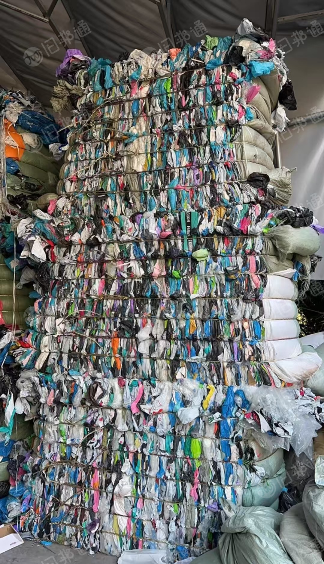 长期出售pe快递袋压包料，分拣好的，干造水洗都可以