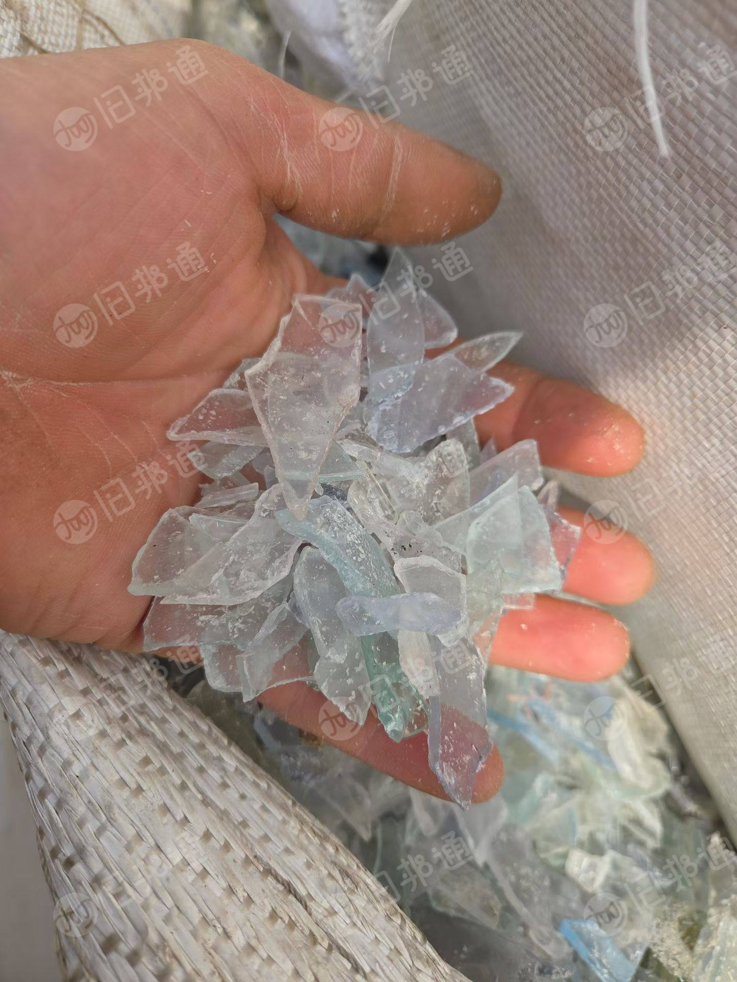 出售干破冰箱抽屉破碎料，现货10来吨