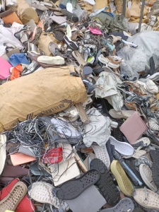 出售EVA鞋底废料，鸡爪料，现货100多吨