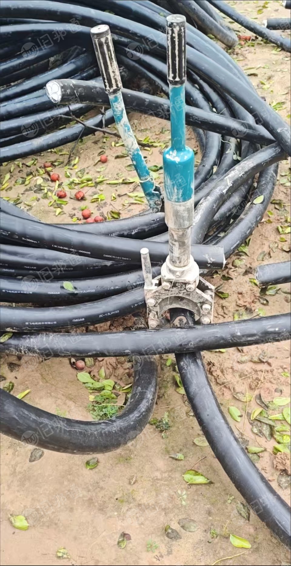 出售剥好的废电缆皮子，黑白都有，现货十几吨