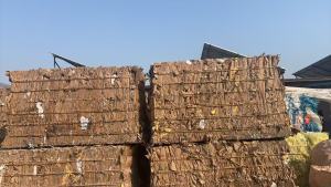 长期出售纸管和纸箱混打料