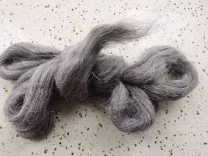 长期出售花羊毛条，青羊毛条，本色国毛条，支数56-58支下来的，现货各5吨，国毛条现货10吨