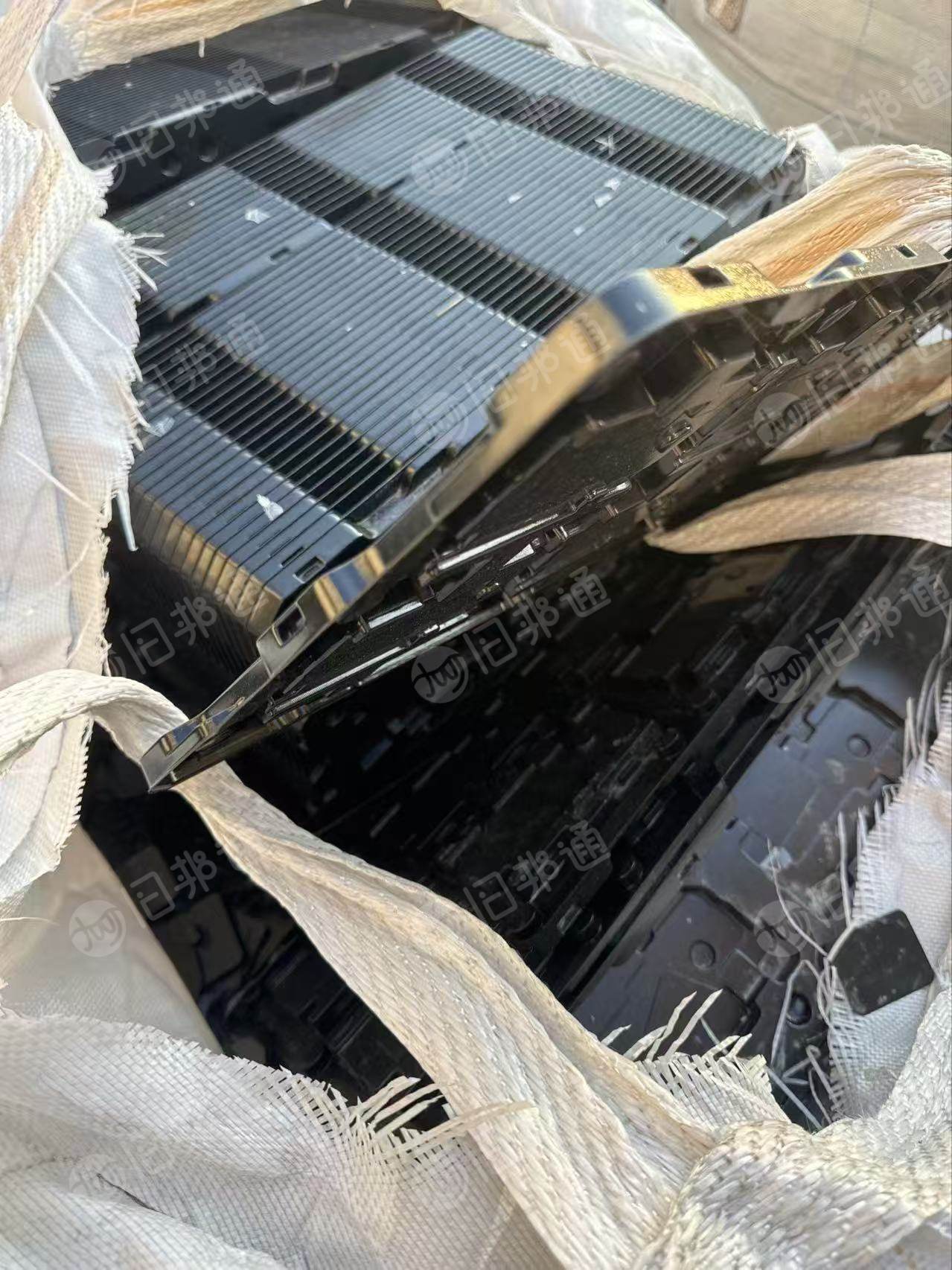 求购电子电池厂的黑色阻燃PC废料， PC薄片等，冲击20-40，要求必须无胶