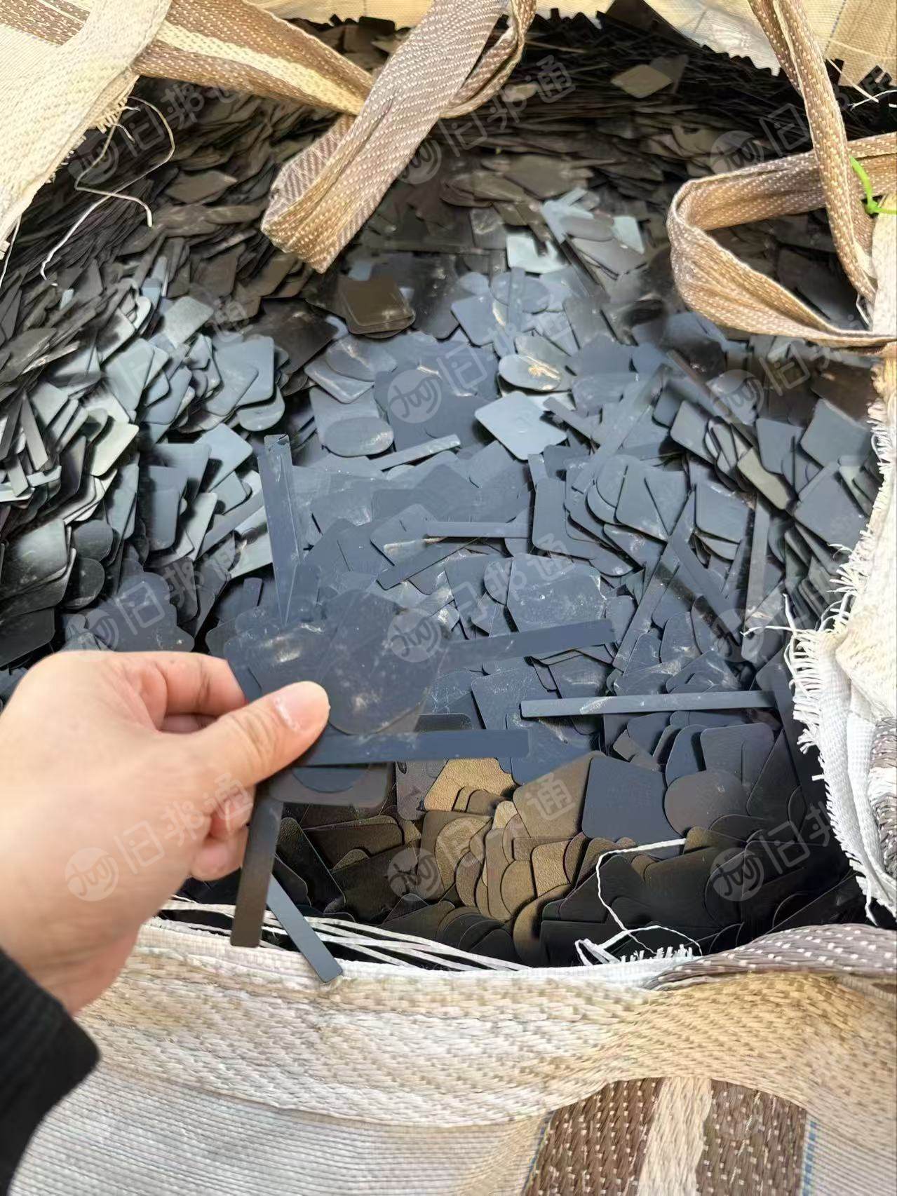 求购电子电池厂的黑色阻燃PC废料， PC薄片等，冲击20-40，要求必须无胶