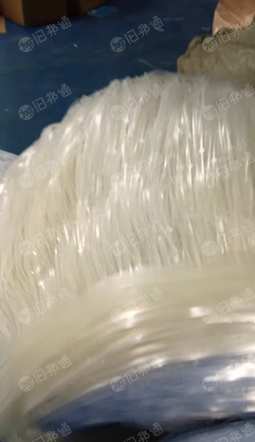 长期出售软质pvc边角料，上面复一层pet膜，现货10吨左右