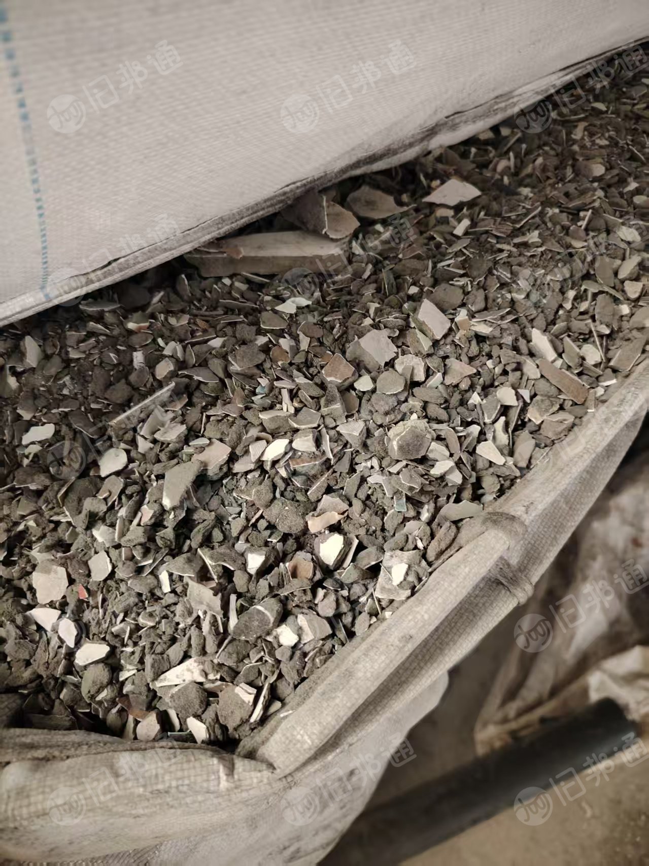 出售硬质PVC破碎料，纯碳晶板破碎料，现货20多吨