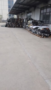 出售PVC皮革边料，带海绵也有网布的，国营单位下来的环保料，月供30多吨