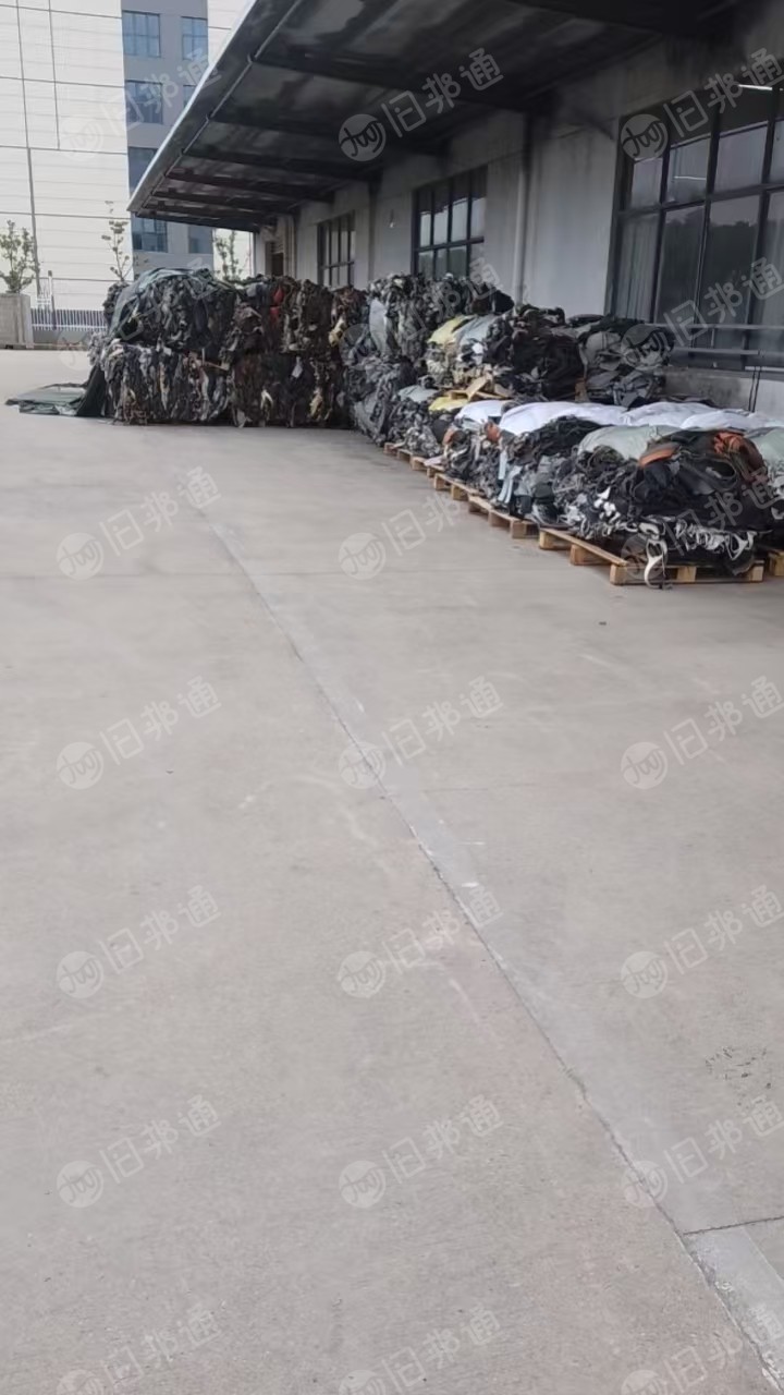 出售PVC皮革边料，带海绵也有网布的，国营单位下来的环保料，月供30多吨