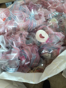 长期出售各种手机厂下来的PET膜废料，PET复合膜，有无胶PET蓝膜，PET复尼龙膜，PET红膜等