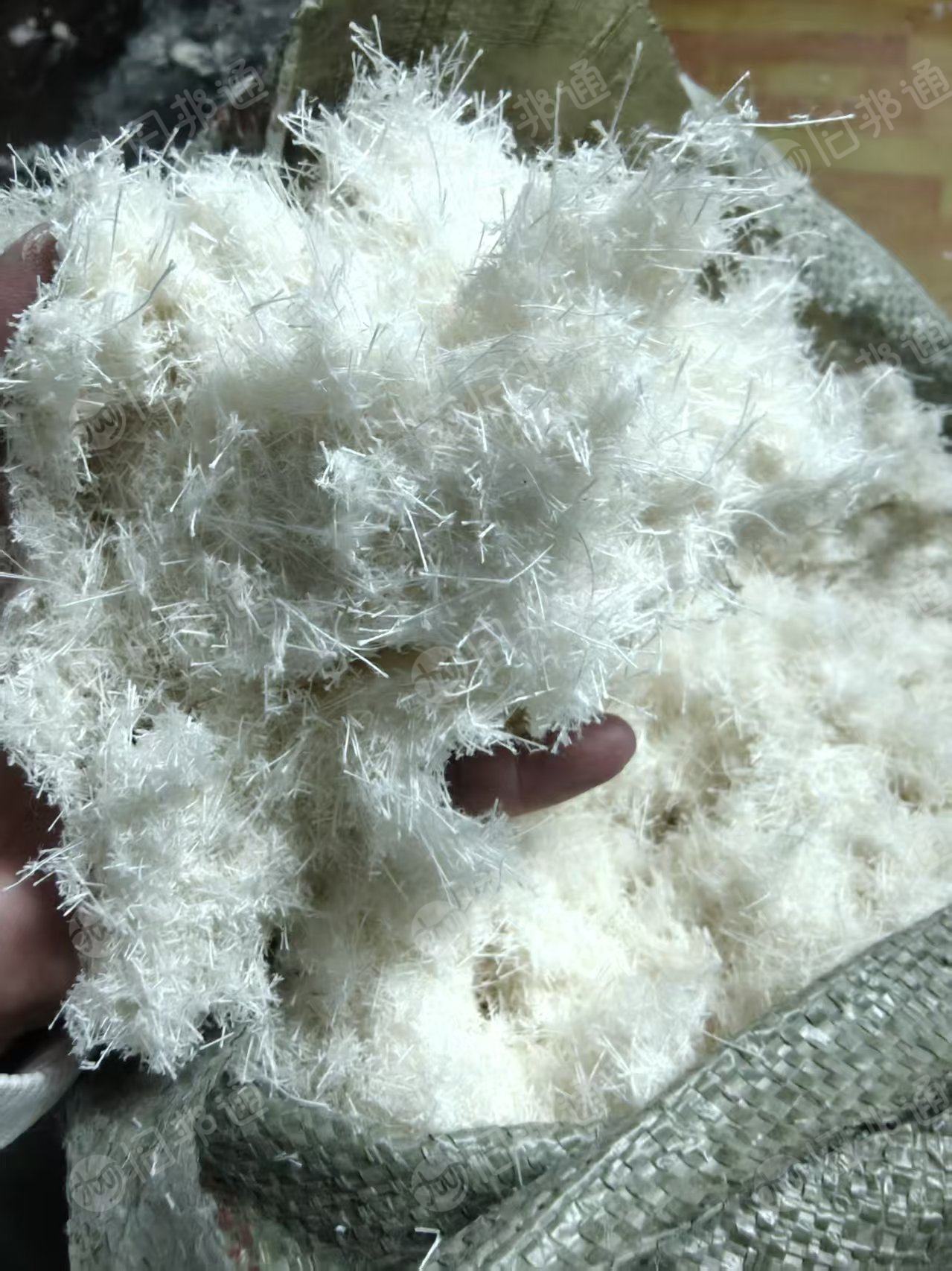 长期出售剪毛机剪下来的全棉毛毛料，磨毛料，剪毛料，月供10吨左右，货在浙江绍兴