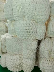 长期出售做眼贴下来的水刺无纺布边角料，8:2的配比粘胶:涤纶，月供10吨左右，货在河南南阳