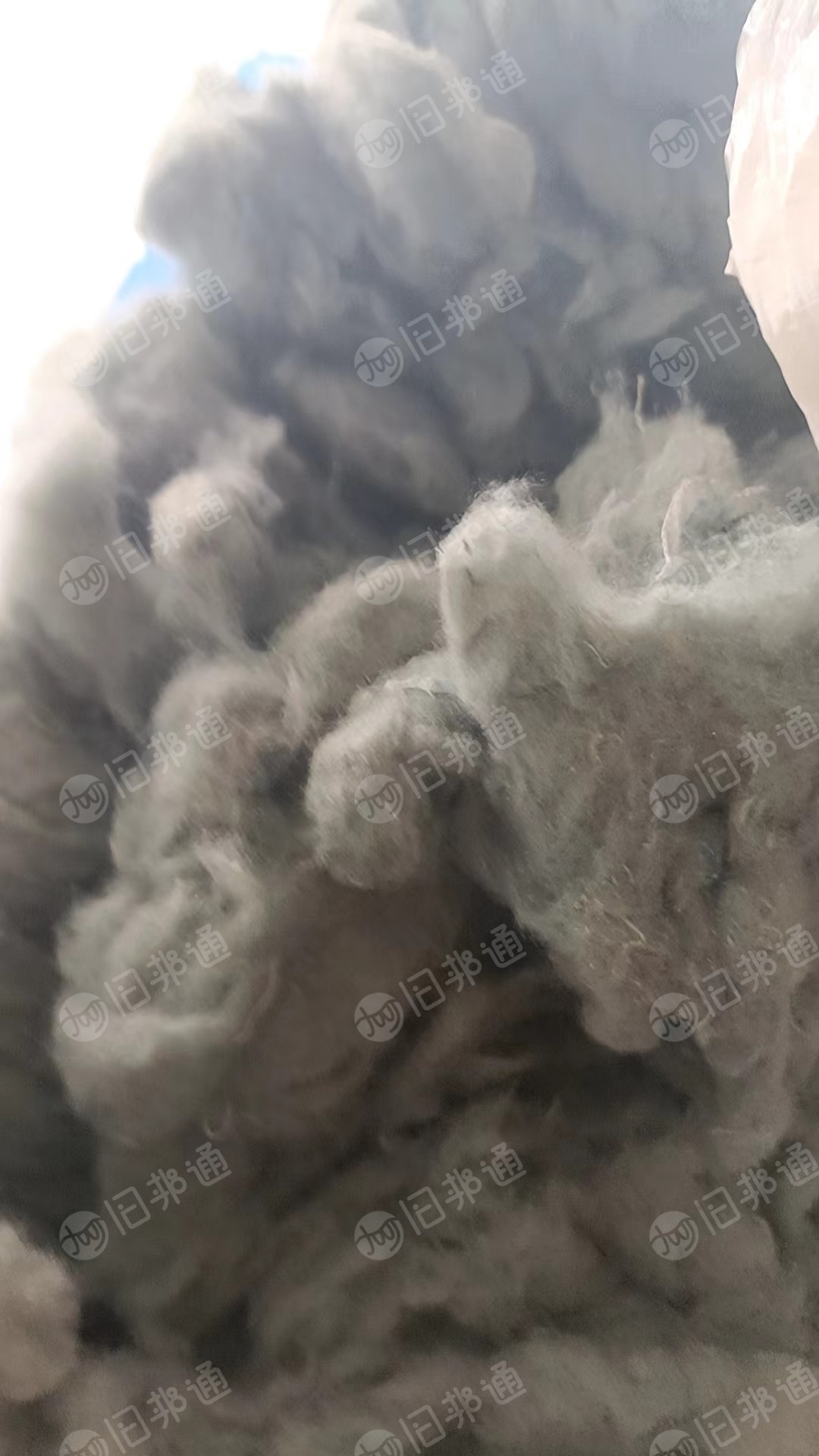 厂家清仓处理一批开好的涤棉开花棉，含棉30%，麻灰色，价格便宜，现货50吨左右，货在嘉兴