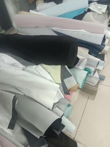 出售家具厂下来的PVC皮革料，PVC革边角料，月供10吨左右