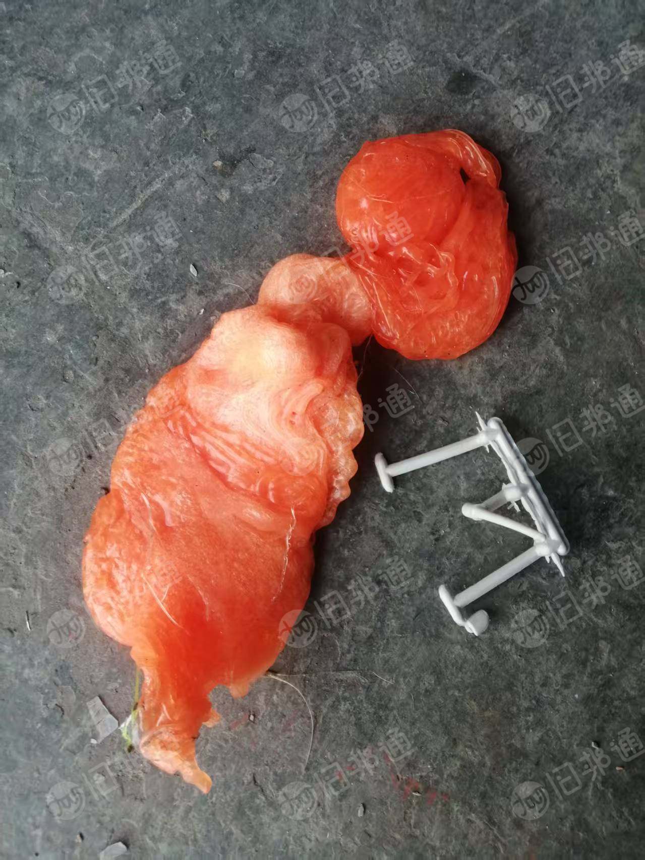 出售玩具厂下来的eva废料，水口料、颗粒、边角料都有，统货一起出，月供10吨左右