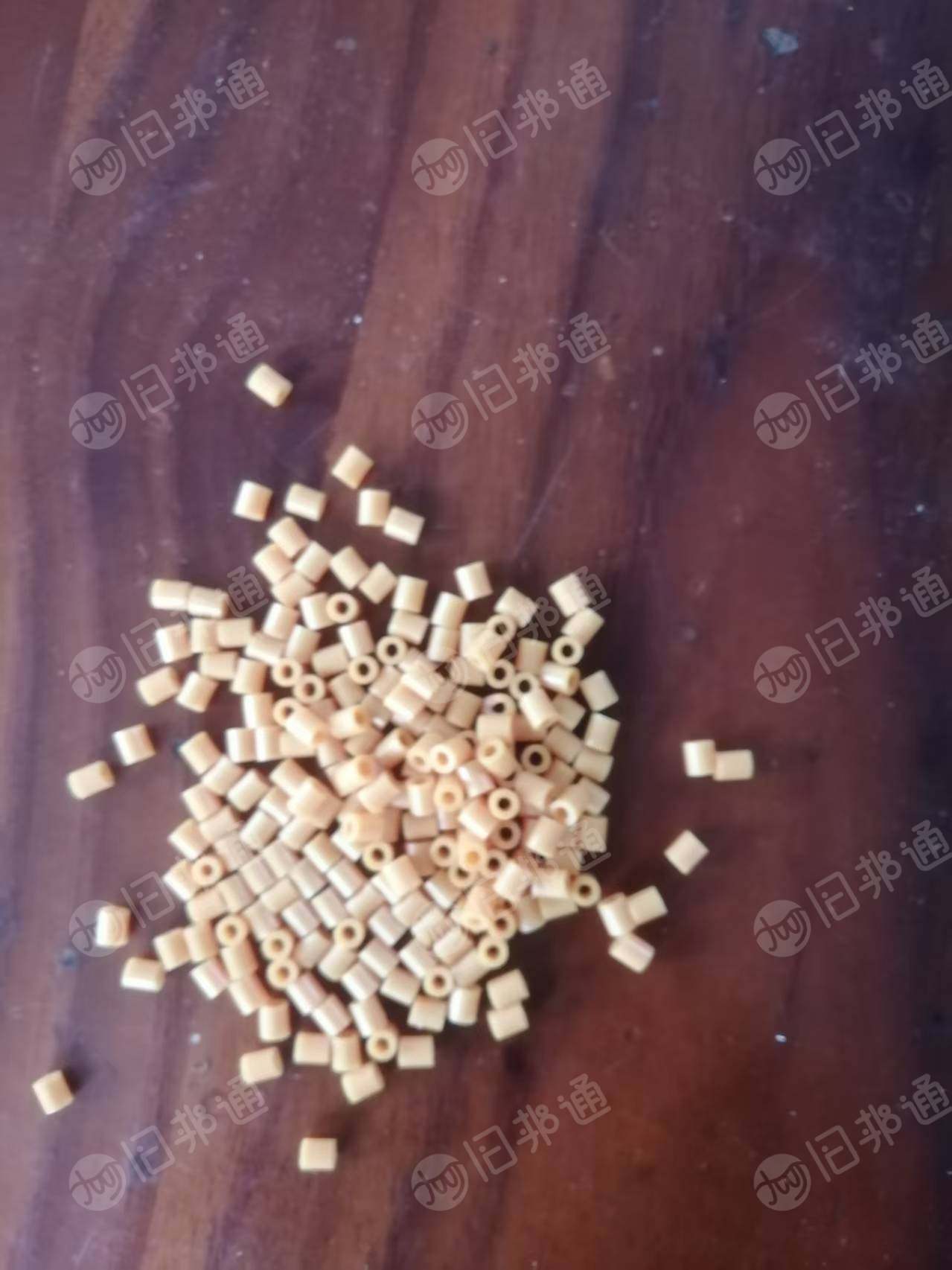 出售玩具厂下来的eva废料，水口料、颗粒、边角料都有，统货一起出，月供10吨左右