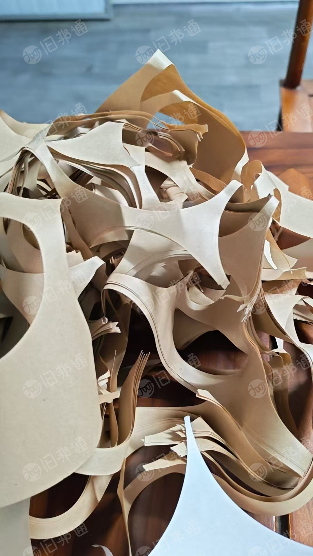 长期出售蛋糕纸边角料，有白色、本色和黑色