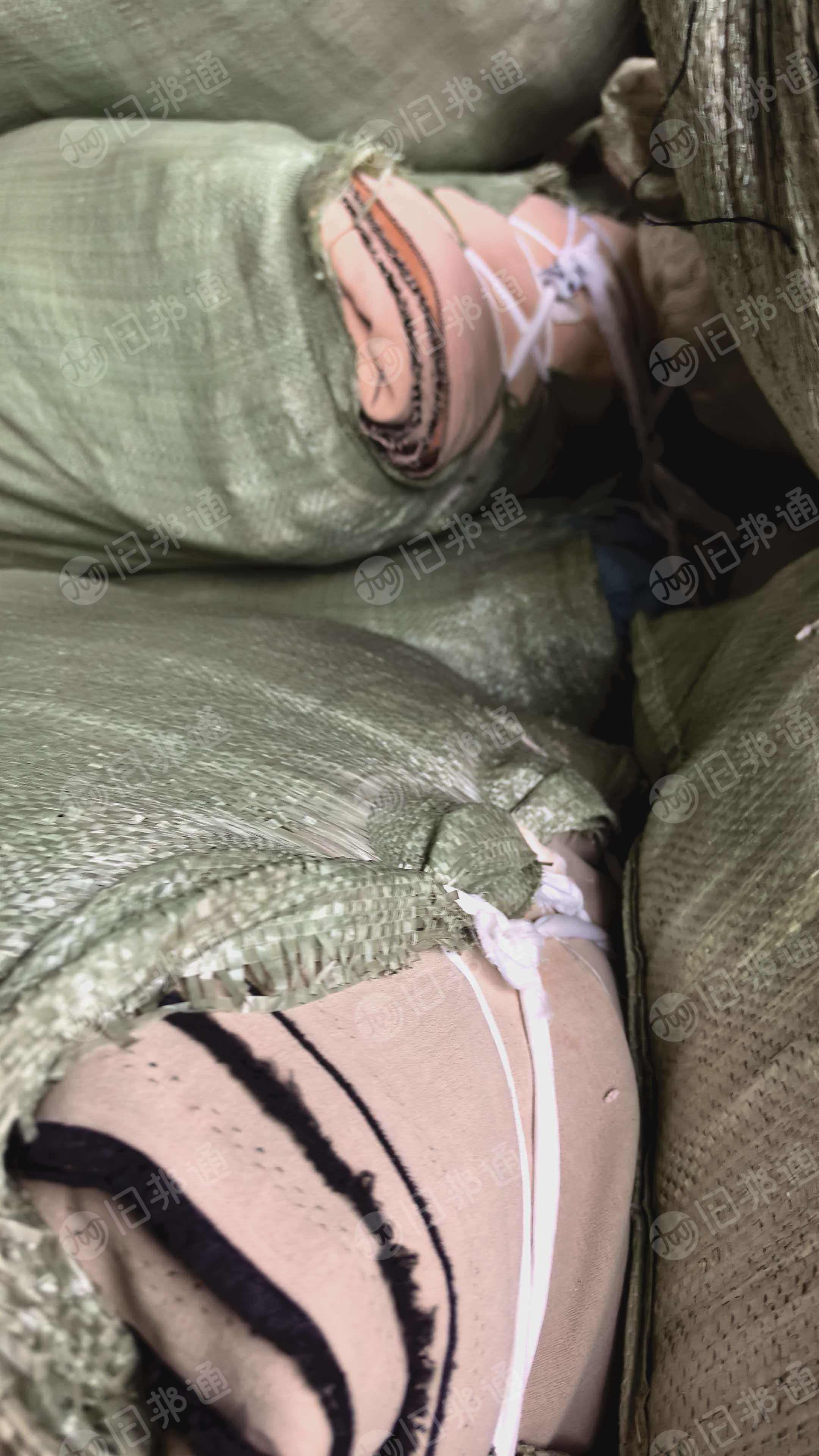 出售窗帘小卷布，窗帘布，都是2米～4米左右的小卷，现货有40吨左右，货在湖南长沙