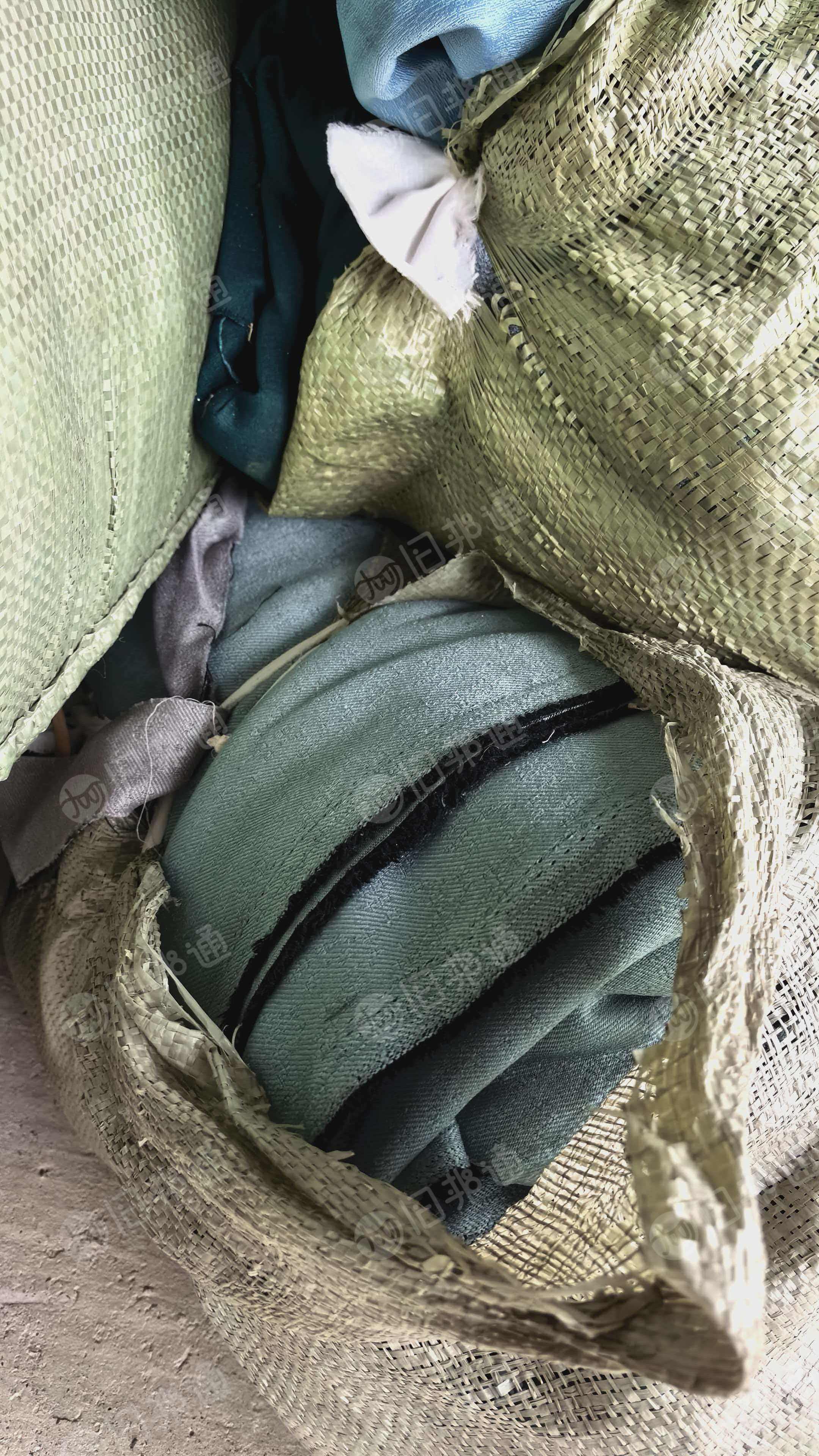 出售窗帘小卷布，窗帘布，都是2米～4米左右的小卷，现货有40吨左右，货在湖南长沙