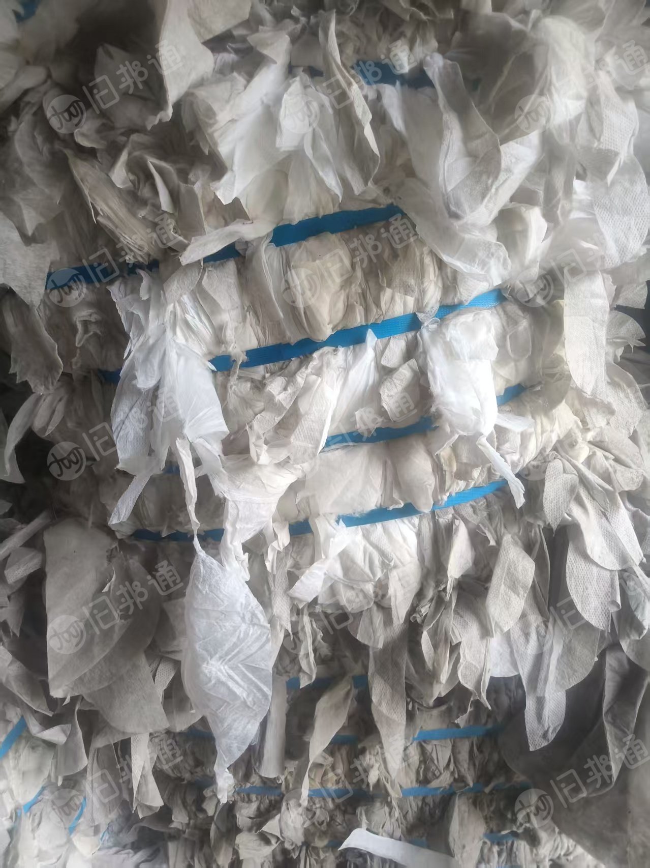 长期出售卫生巾边角料，卫生巾废料，无纺布废料，现货五六吨