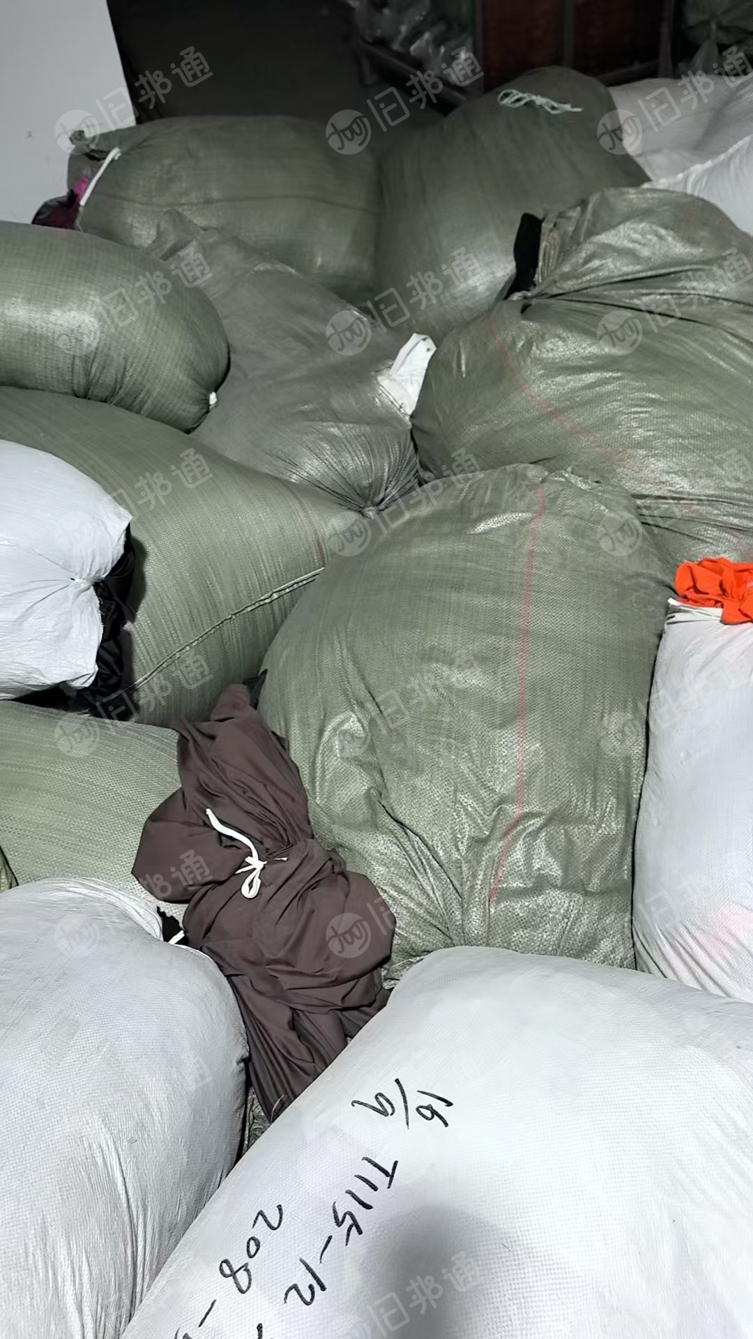 长期出售泳装废布，涤氨废布，锦氨废布，统货走，现货四五吨