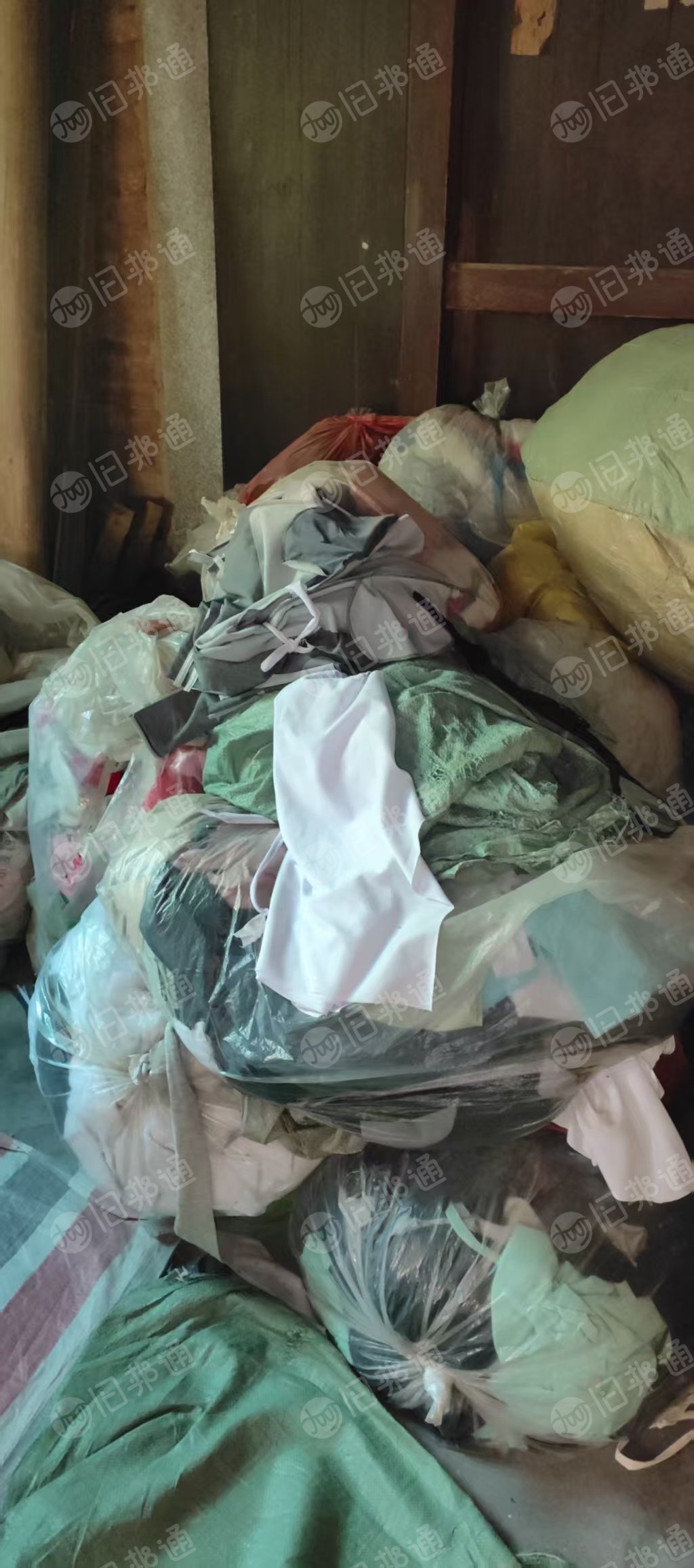 出售服装厂裁剪下来的废布，废布统货