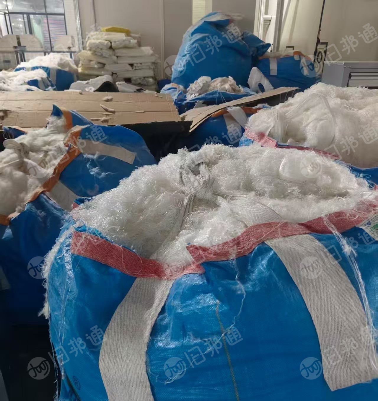 长期出售白色PBT废丝，现货有五六吨，货在广西玉林