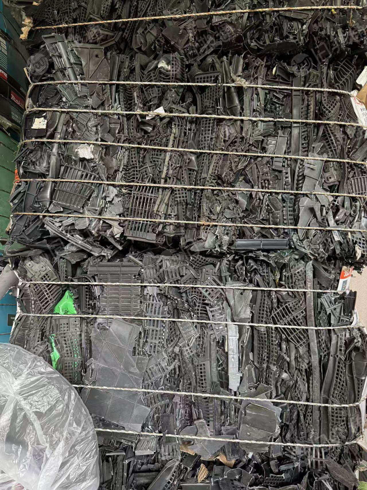 出售PPABS尼龙等混合废料，电动车工具厂下来的，打包不打包都行，现货100吨左右
