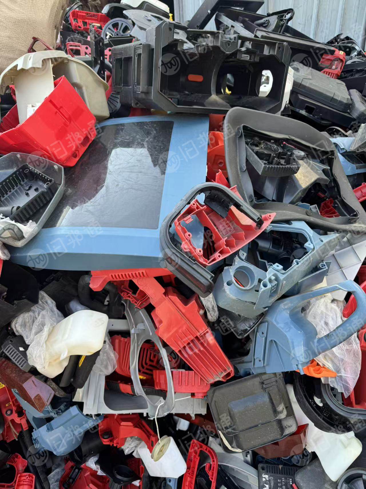 出售PPABS尼龙等混合废料，电动车工具厂下来的，打包不打包都行，现货100吨左右