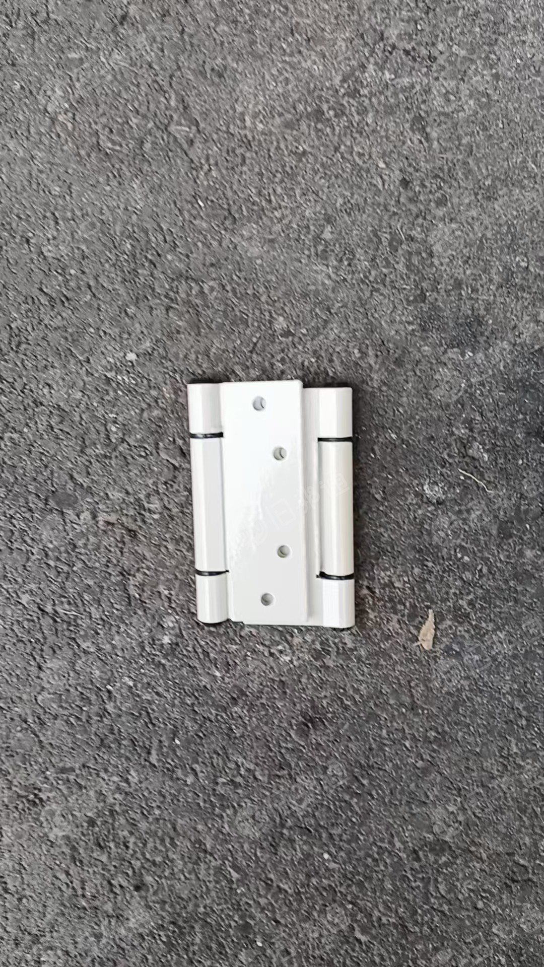 厂家库存处理，塑钢门窗配件厂不干了，成箱的，有很多吨