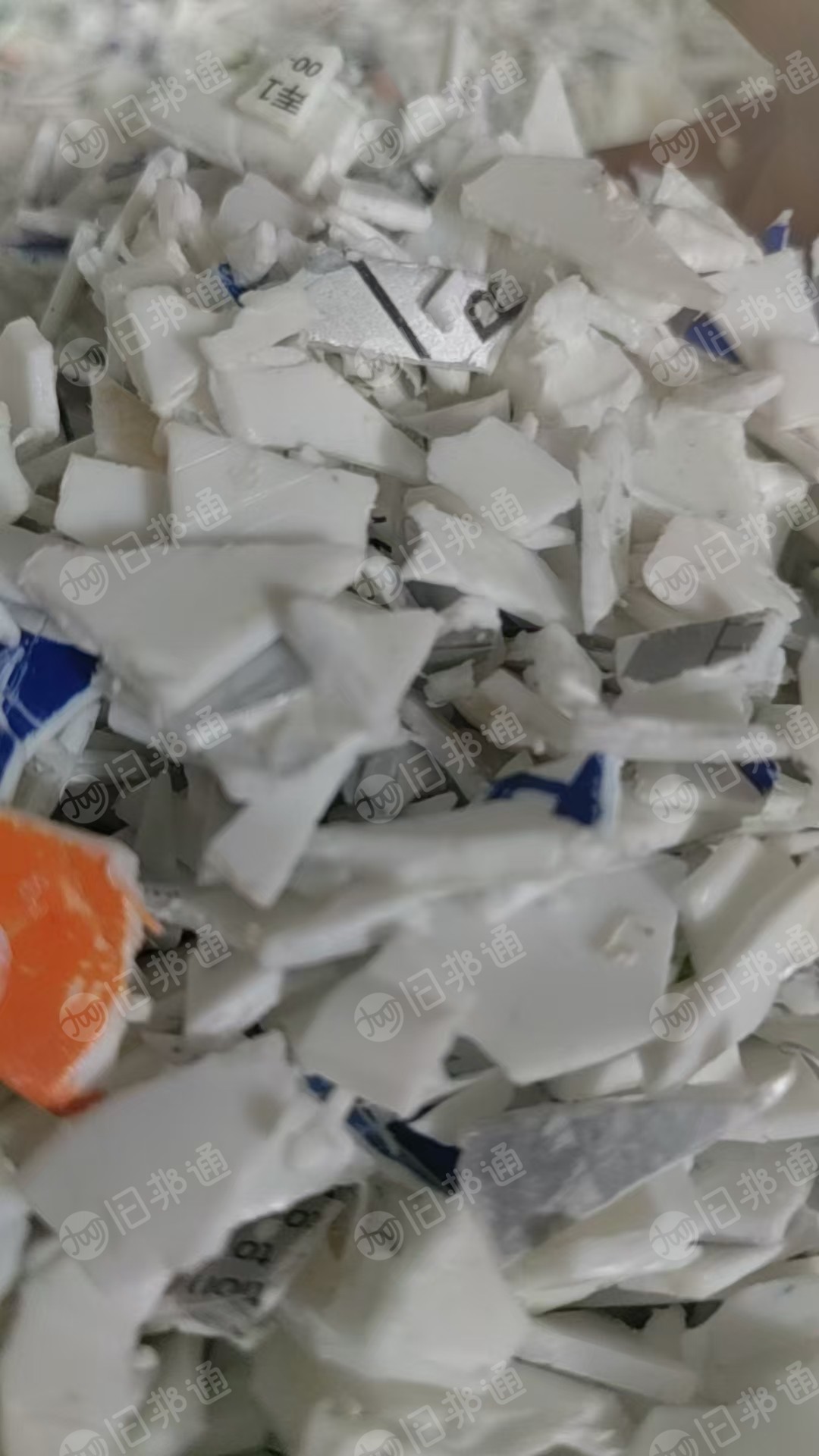 出售PP涂料桶破碎料,花桶,带字桶,白涂料桶破碎料都有,清洗干净