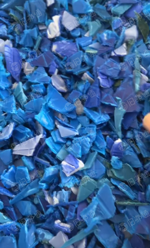 出售PE化工桶破碎料，清洗甩干，每月有100吨左右