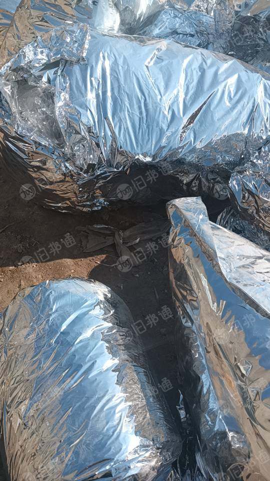 出售PVCPET复合膜，塑料膜厂下来的，外面喷了一层铝粉，每个月十几吨