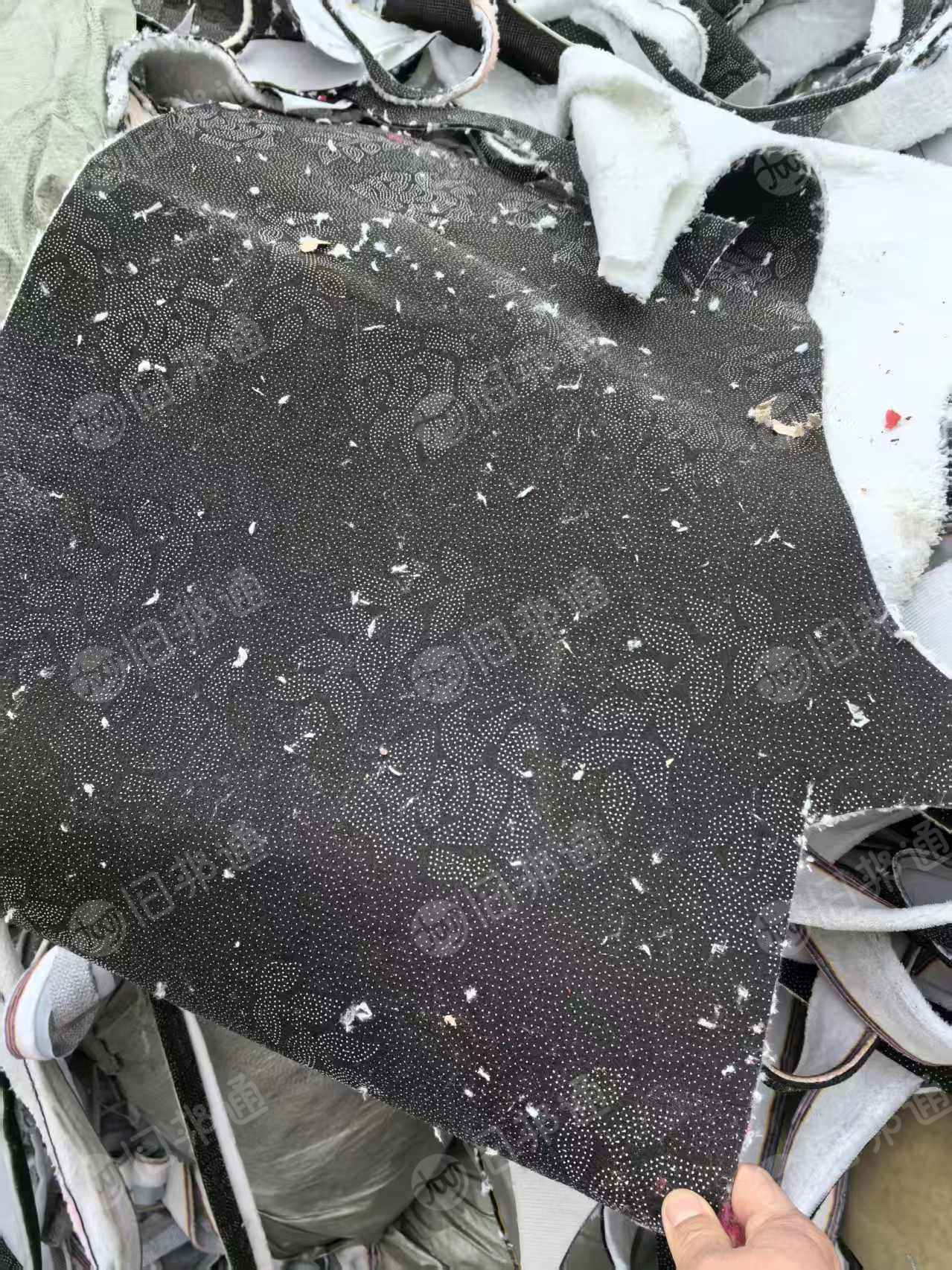 长期出售地毯厂下脚料，各种地毯边角料，统货走，每天出五六吨