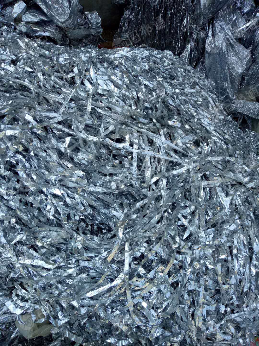 出售PET复pe膜废料，PET复PE镀铝膜废料，现货三十多吨