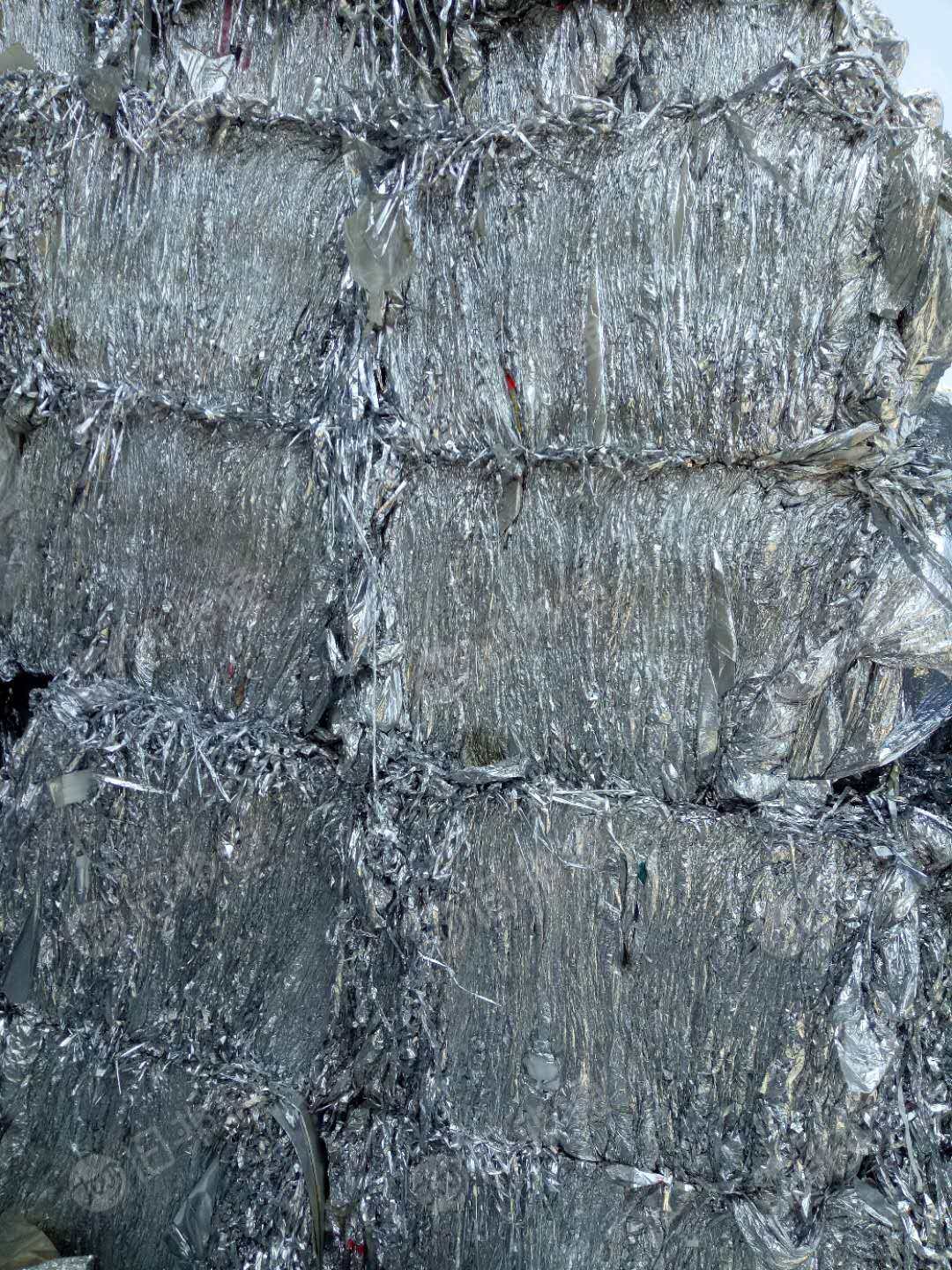 出售PET复pe膜废料，PET复PE镀铝膜废料，现货三十多吨