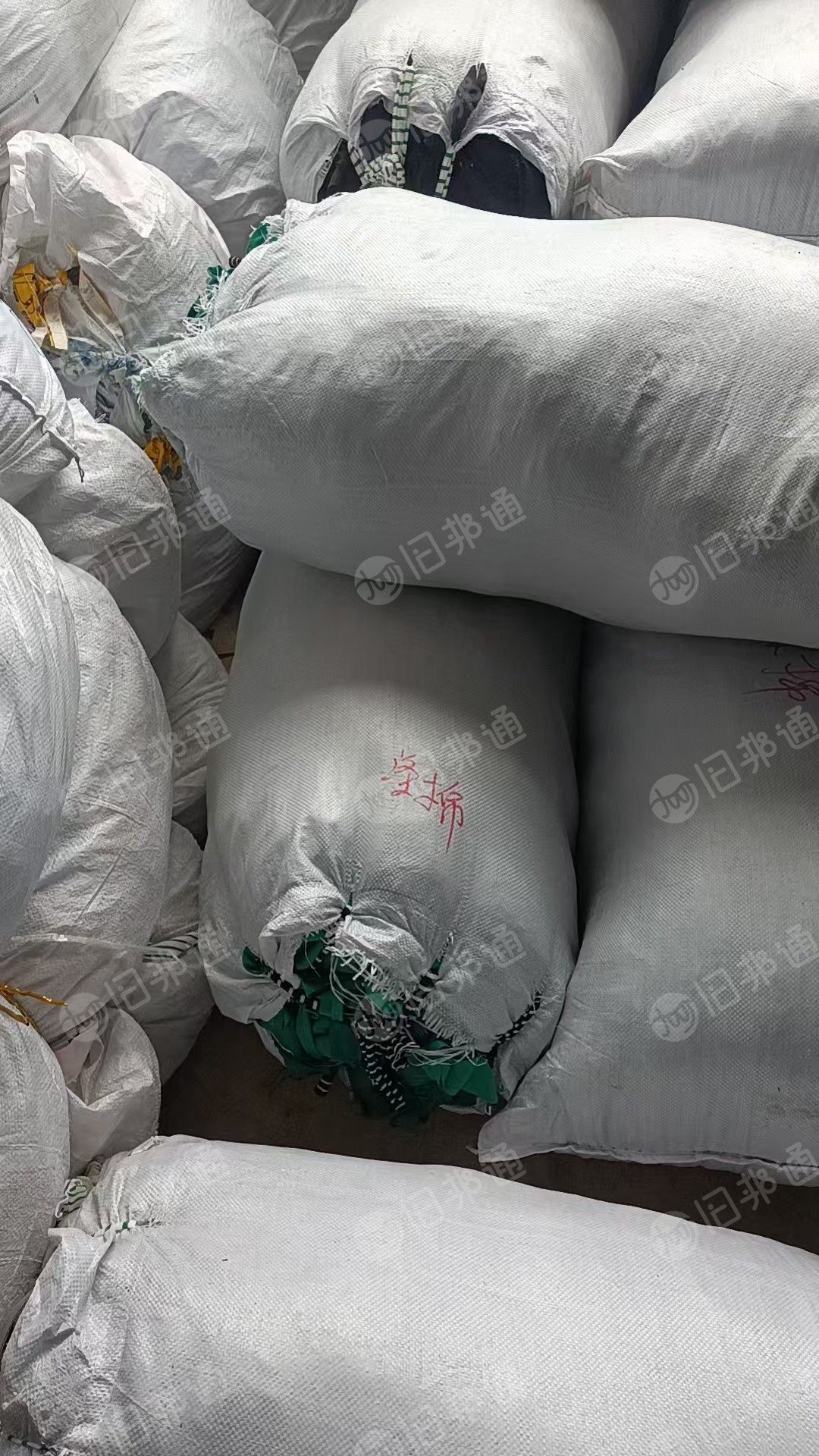 长期出售白色纯棉废布，纯棉边角料，现货十几吨